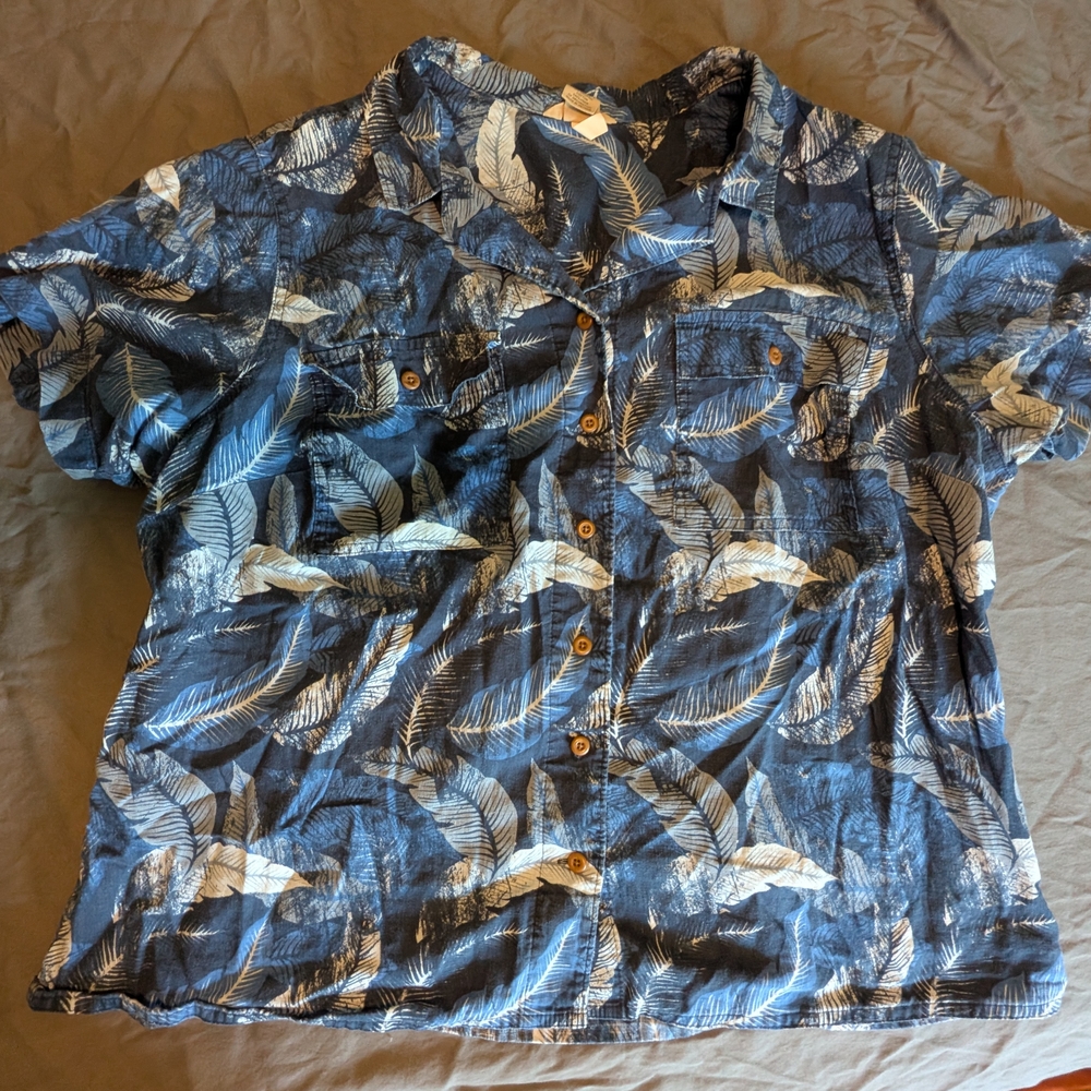 Duluth Trading Co Blue and White Button Down Shirt